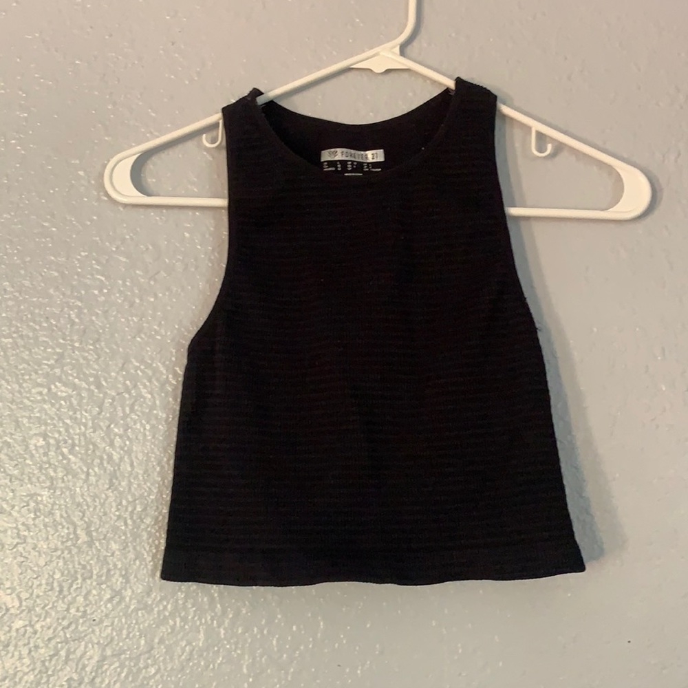 Black stretchy yoga style crop top